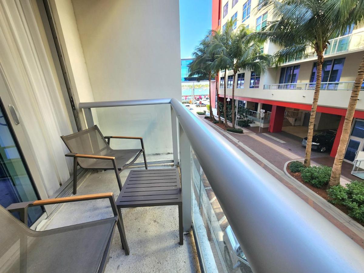 Hollywood Studios Condo Costa Eksteriør billede