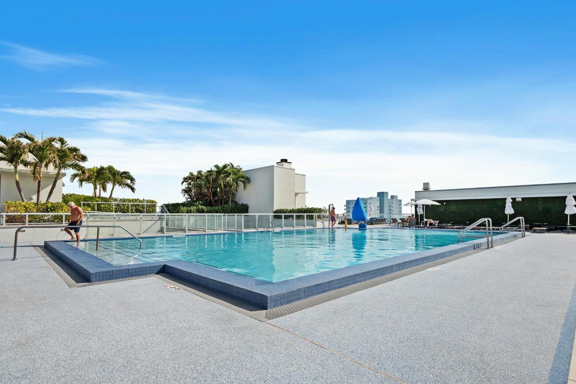 Hollywood Studios Condo Costa Eksteriør billede