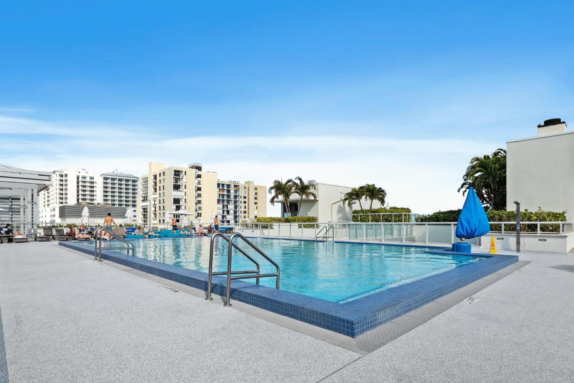 Hollywood Studios Condo Costa Eksteriør billede